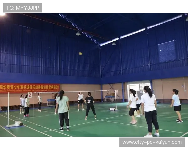 举重俱乐部组织家长观摩日促进透明管理，举重队训练基地